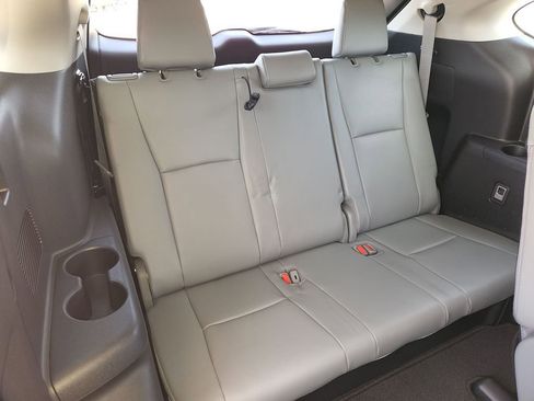 Used 2022 Toyota Highlander XLE image 14