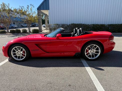 Used 2004 Dodge Viper SRT-10 image 2