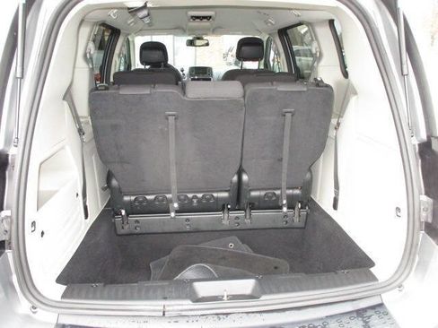 Used 2018 Dodge Grand Caravan SE w/ UConnect Hands-Free Group image 23