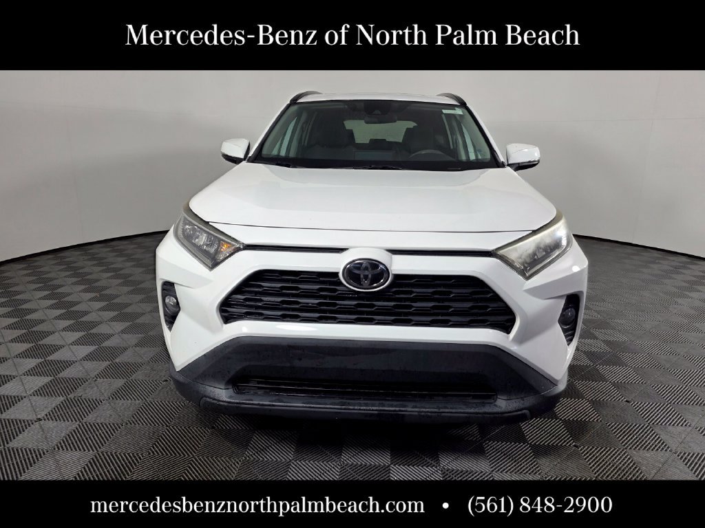 Used 2021 Toyota RAV4 XLE w/ Convenience Package FWD image 2
