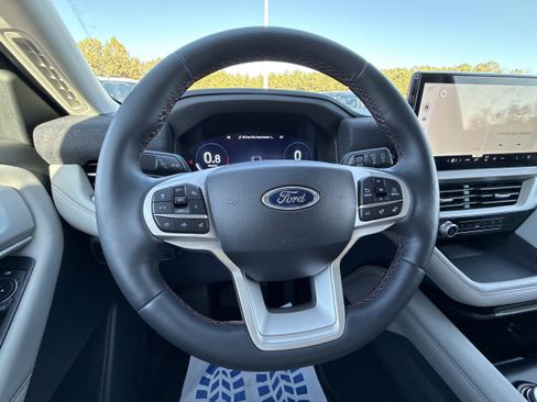 Used 2025 Ford Explorer Active w/ Active Comfort Package image 13