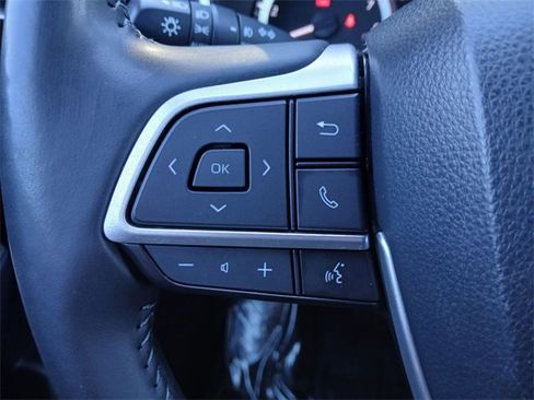 Certified 2023 Toyota Highlander XLE image 17