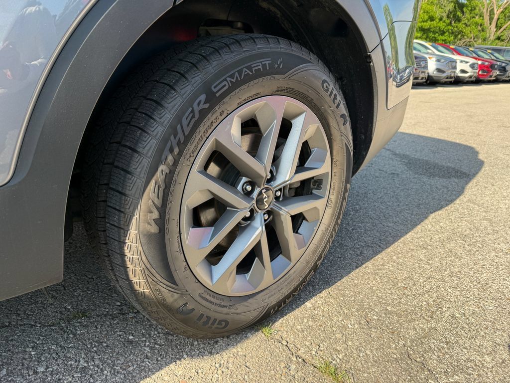 Used 2023 Kia Telluride LX AWD/4WD image 13