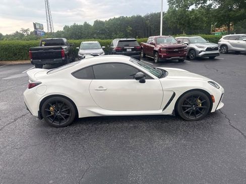 Used 2022 Toyota GR86 Premium RWD image 8