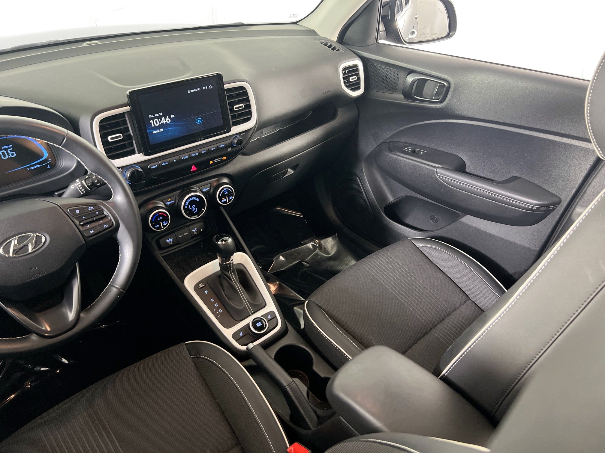 Used 2023 Hyundai Venue Limited FWD image 21