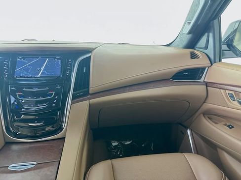 Used 2017 Cadillac Escalade Platinum AWD/4WD image 24