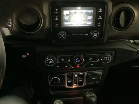 Used 2018 Jeep Wrangler Unlimited Sport S image 32