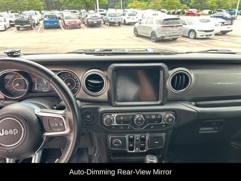 Used 2018 Jeep Wrangler Unlimited Sahara AWD/4WD image 11