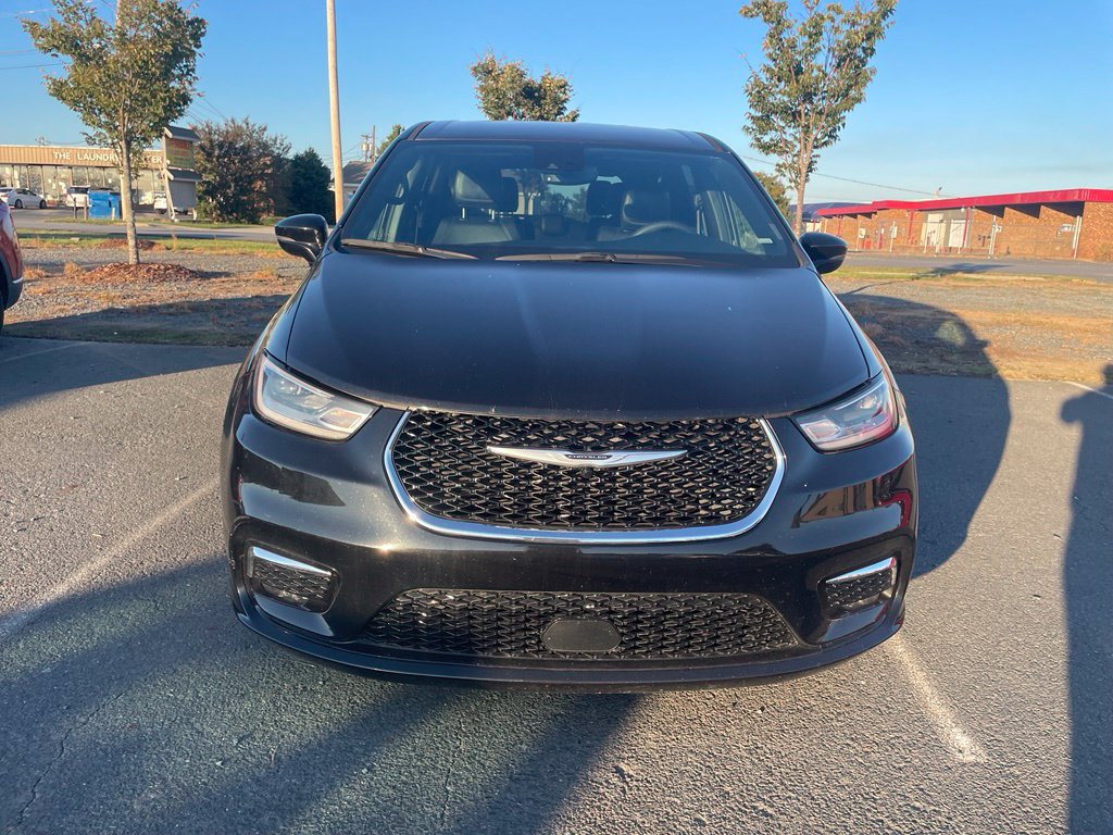 Used 2025 Chrysler Pacifica Select FWD image 5