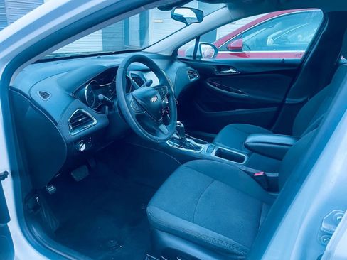 Used 2018 Chevrolet Cruze LT w/ Convenience Package image 12