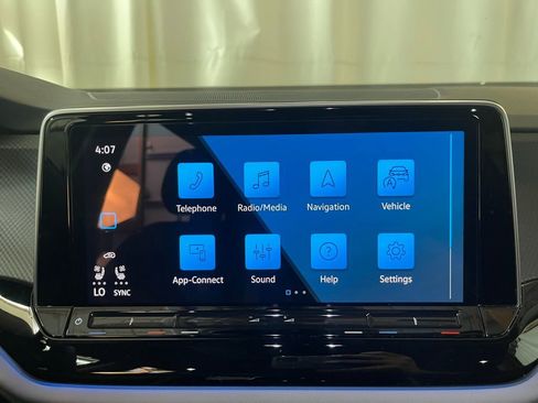 Certified 2024 Volkswagen Atlas Peak Edition SE image 17