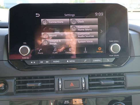 Used 2025 Nissan Pathfinder S image 50