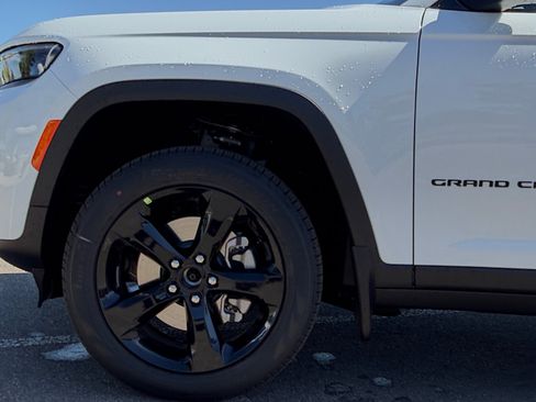 New 2026 Jeep Grand Cherokee L Limited AWD/4WD image 10