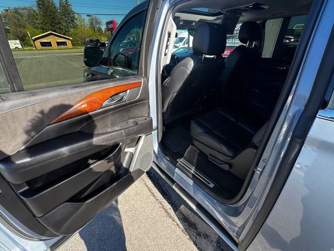 Used 2016 Cadillac Escalade ESV Premium AWD/4WD image 43