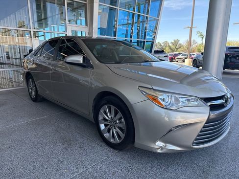 Used 2017 Toyota Camry XLE w/ Moonroof Package image 3