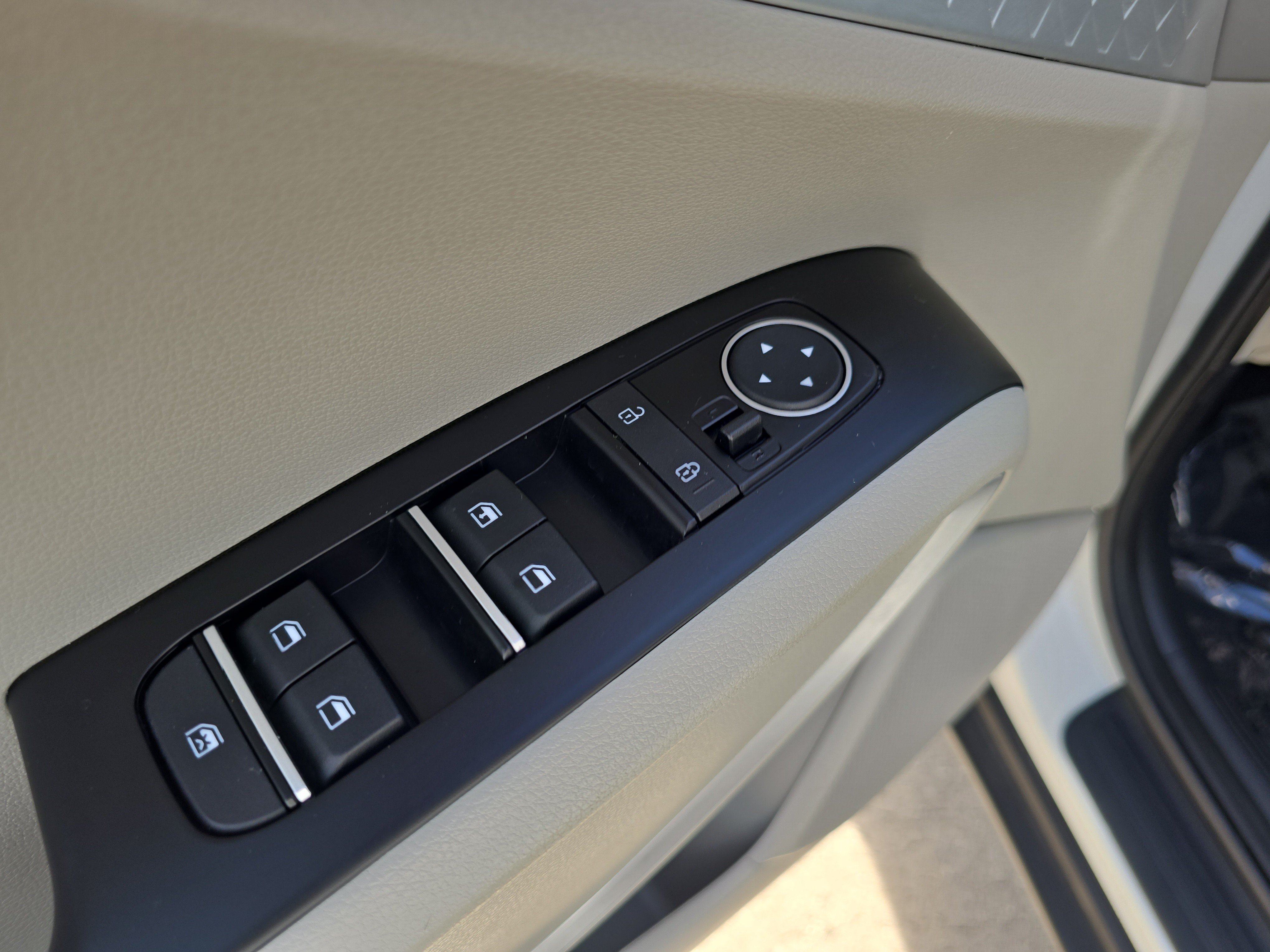 Certified 2025 Kia Soul LX w/ LX Technology Package FWD image 19