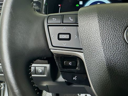Used 2025 Toyota Camry SE FWD image 16