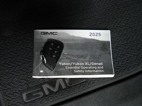 Used 2025 GMC Yukon Denali image 19