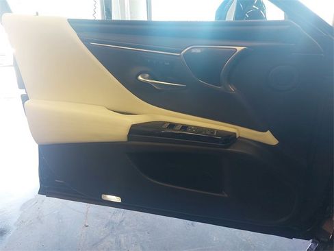 Used 2022 Lexus ES 300h w/ Premium Package image 27