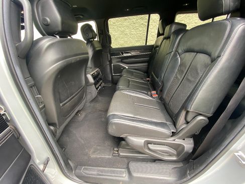 Used 2022 Jeep Wagoneer Series II AWD/4WD image 13