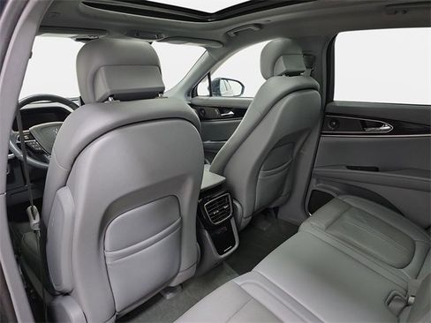 Used 2022 Lincoln Nautilus Reserve w/ Equipment Group 201A image 10