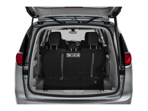 Used 2019 Chrysler Pacifica Limited image 12