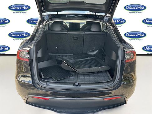 Used 2022 Tesla Model Y Long Range image 26