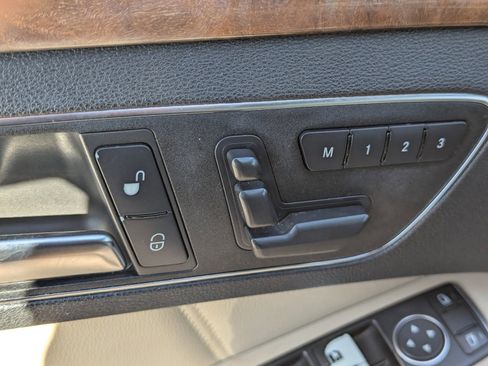 Used 2013 Mercedes-Benz E 350 Sedan image 24