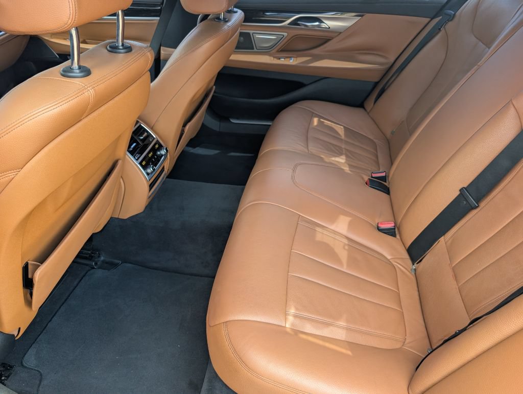 Used 2016 BMW 740i w/ M Sport Package RWD image 9
