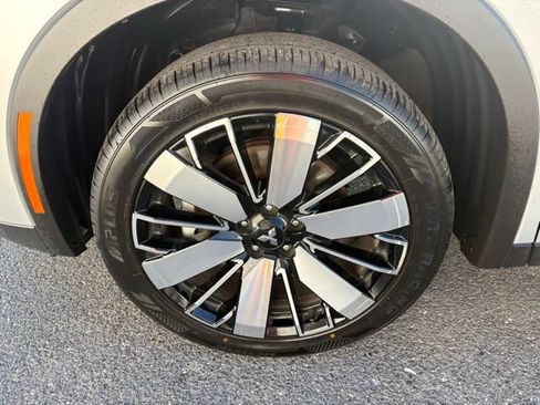 Used 2025 Mitsubishi Outlander SE FWD image 13