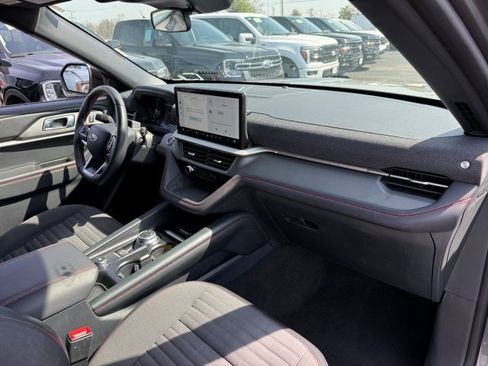 Used 2025 Ford Explorer ST-Line w/ ST-Line Street Pack AWD/4WD image 26