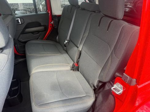 Used 2025 Jeep Wrangler Unlimited Sahara w/ Safety Group AWD/4WD image 37