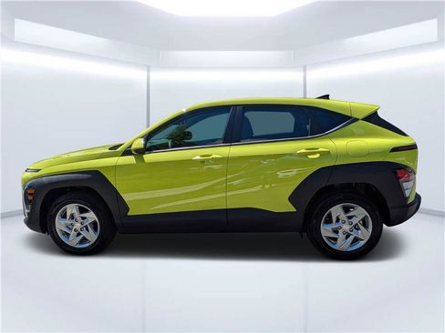 Certified 2025 Hyundai Kona SE FWD image 7