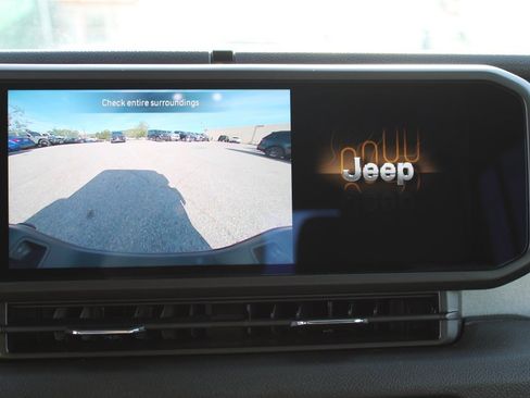 Used 2024 Jeep Gladiator Sport image 19