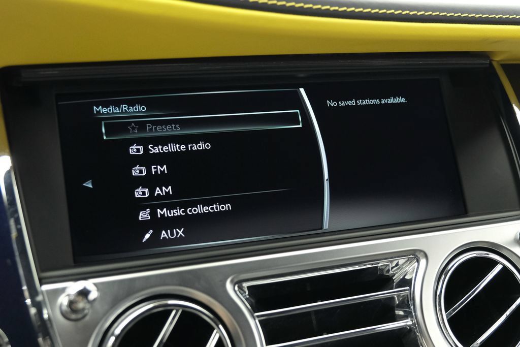 Used 2021 Rolls-Royce Dawn RWD image 35