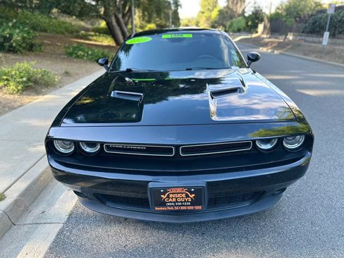 Used 2019 Dodge Challenger SXT image 13