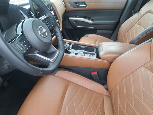 Used 2024 Nissan Pathfinder Platinum w/ Cargo Package image 19