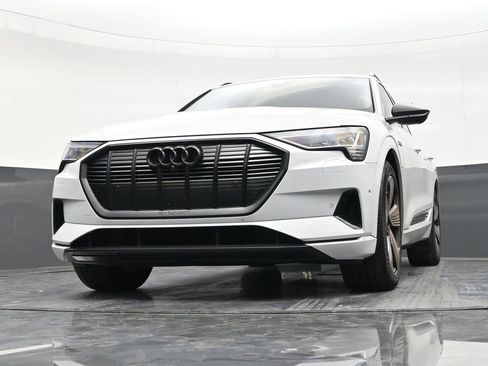 Used 2023 Audi e-tron Premium Plus w/ Premium Plus Package image 27