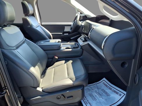 Used 2025 Ford Expedition Active AWD/4WD image 13