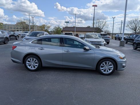 Used 2024 Chevrolet Malibu LT image 2