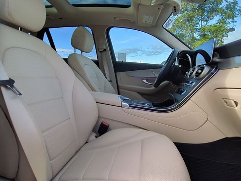 Used 2020 Mercedes-Benz GLC 300 GLC 300 image 25