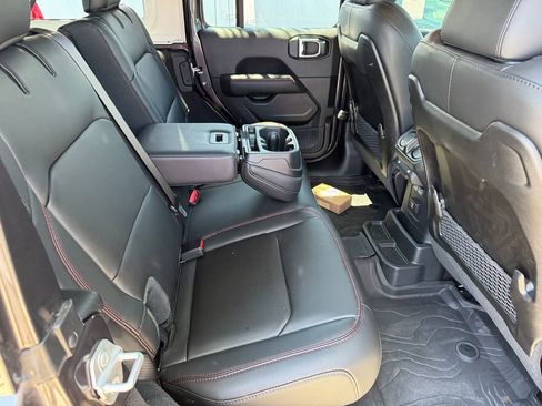Used 2025 Jeep Wrangler Unlimited Rubicon AWD/4WD image 21