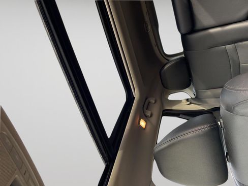 Used 2016 Nissan Rogue SL w/ SL Premium Package image 21