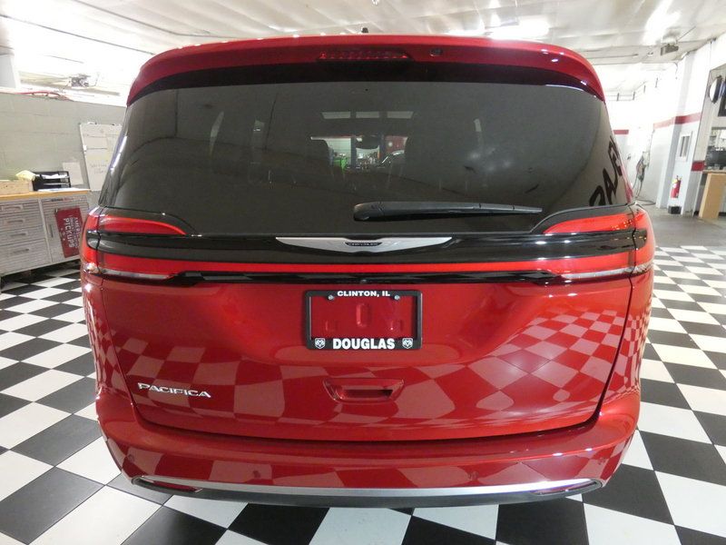 Used 2024 Chrysler Pacifica Pinnacle FWD image 5