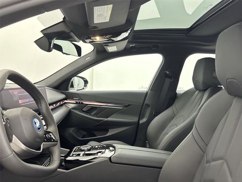 Used 2024 BMW i5 eDrive40i w/ M Sport Package image 24