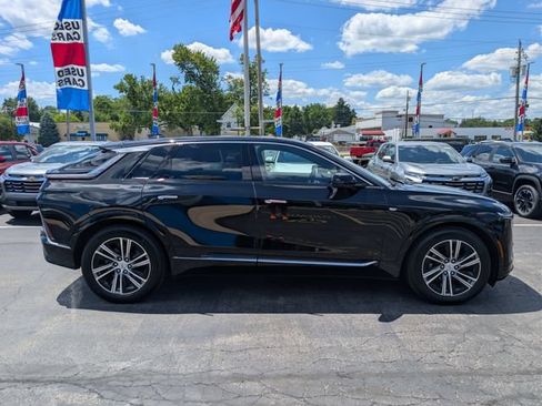 Used 2024 Cadillac Lyriq Luxury AWD/4WD image 6