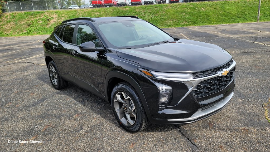 Used 2026 Chevrolet Trax LT FWD image 16
