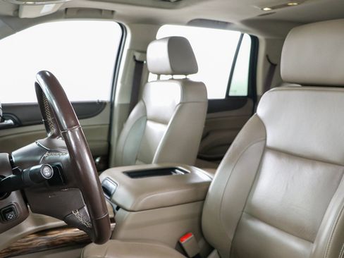 Used 2020 GMC Yukon SLT w/ Premium Edition RWD image 28
