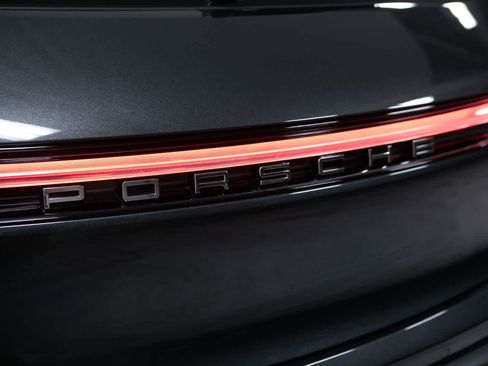 Certified 2026 Porsche Macan AWD/4WD image 19