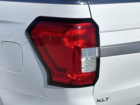 Certified 2024 Ford Expedition XLT image 7